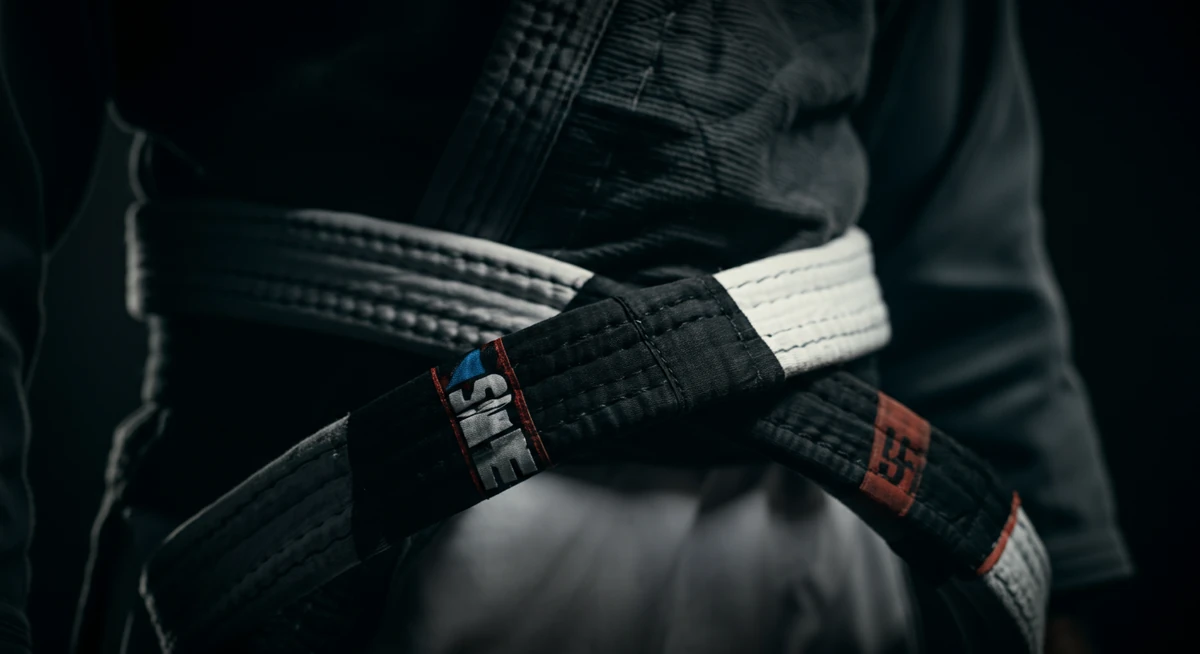 bjj valkoinen vyö raidoilla